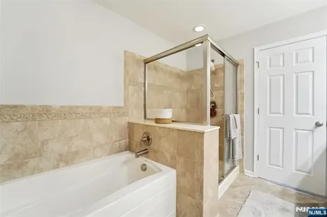 6 Masterson Court Waldwick NJ 07463