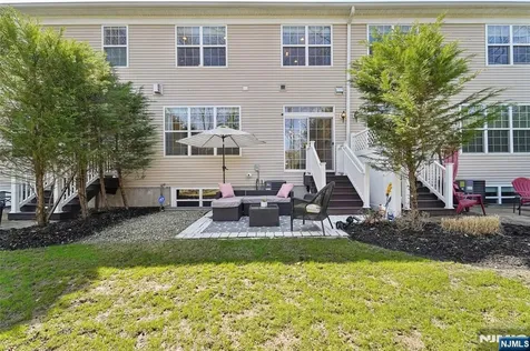 6 Masterson Court Waldwick NJ 07463