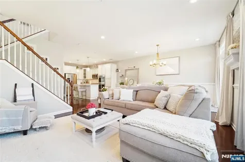 6 Masterson Court Waldwick NJ 07463