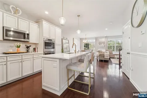 6 Masterson Court Waldwick NJ 07463