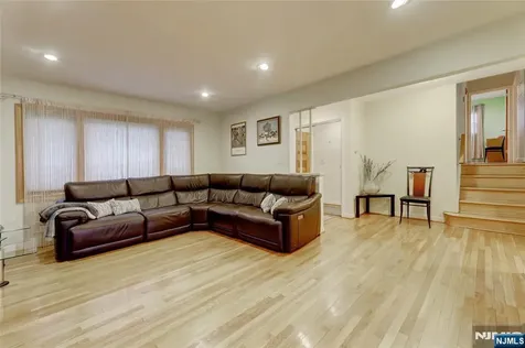 76 Crain Road Paramus NJ 07652