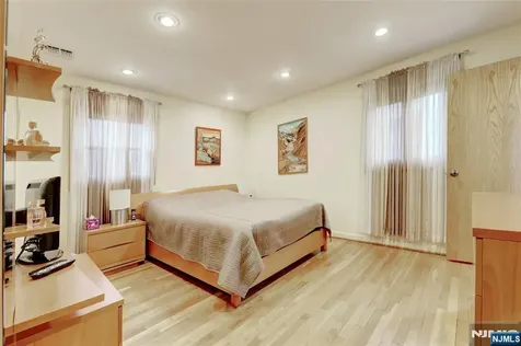 76 Crain Road Paramus NJ 07652