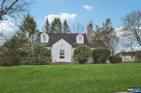510 Blauvelt Avenue Ho-ho-kus NJ 07423