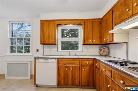 510 Blauvelt Avenue Ho-ho-kus NJ 07423