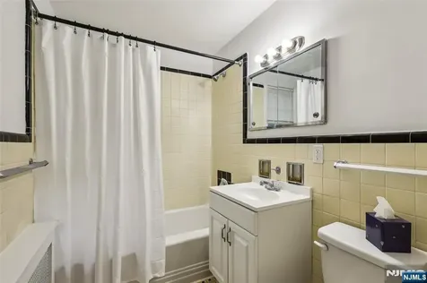 510 Blauvelt Avenue Ho-ho-kus NJ 07423