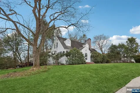 510 Blauvelt Avenue Ho-ho-kus NJ 07423