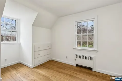 510 Blauvelt Avenue Ho-ho-kus NJ 07423