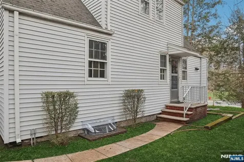 510 Blauvelt Avenue Ho-ho-kus NJ 07423