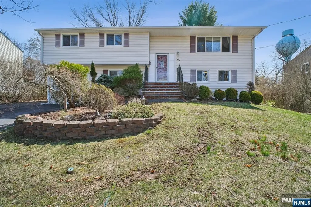 47 Edgemere Road Livingston NJ 07039