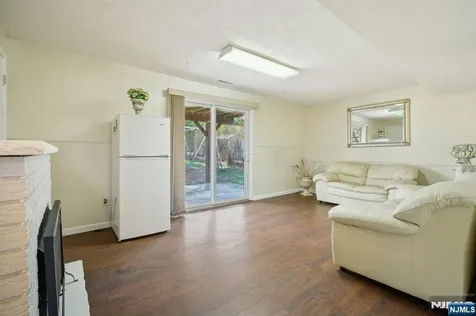 47 Edgemere Road Livingston NJ 07039