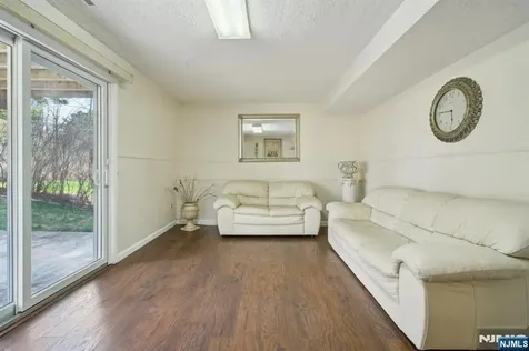 47 Edgemere Road Livingston NJ 07039