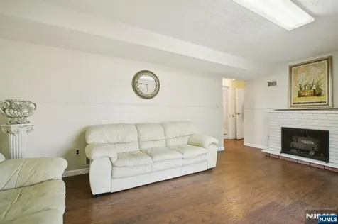 47 Edgemere Road Livingston NJ 07039