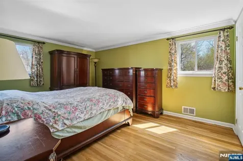 47 Edgemere Road Livingston NJ 07039