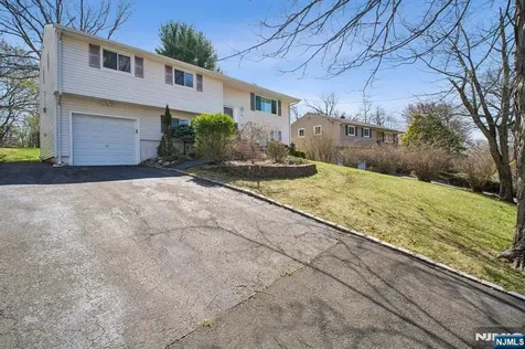 47 Edgemere Road Livingston NJ 07039