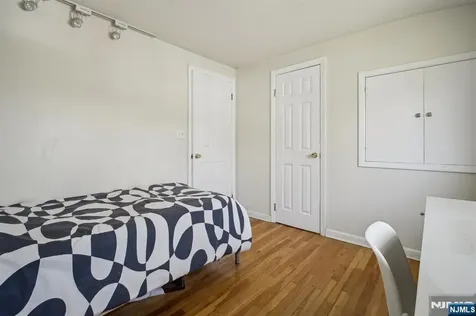 47 Edgemere Road Livingston NJ 07039