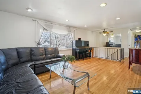 47 Edgemere Road Livingston NJ 07039