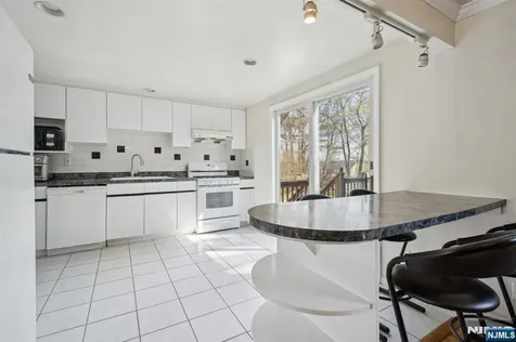 47 Edgemere Road Livingston NJ 07039