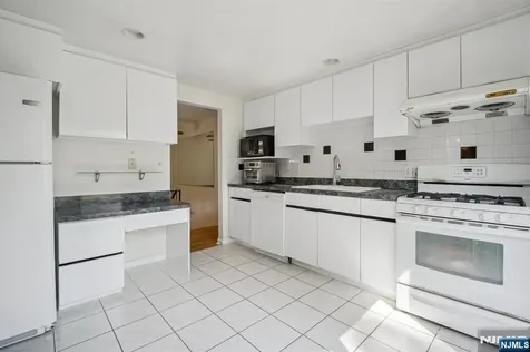 47 Edgemere Road Livingston NJ 07039