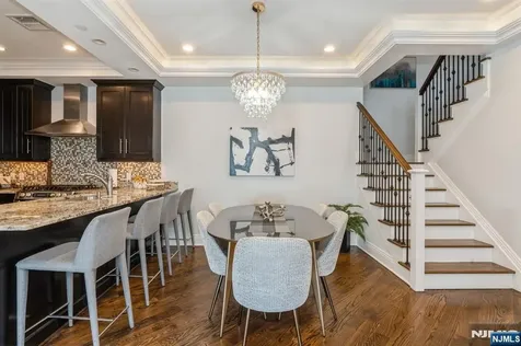 8 Marquis Court Edgewater NJ 07020