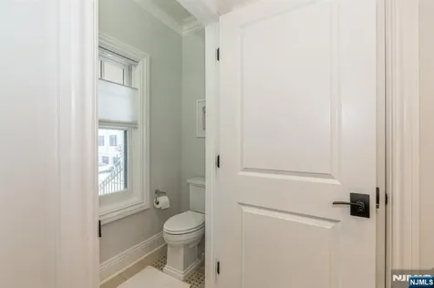 8 Marquis Court Edgewater NJ 07020