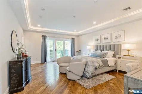 8 Marquis Court Edgewater NJ 07020