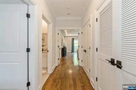 8 Marquis Court Edgewater NJ 07020