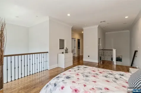8 Marquis Court Edgewater NJ 07020