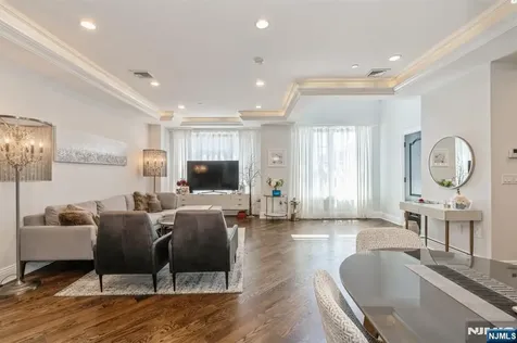 8 Marquis Court Edgewater NJ 07020