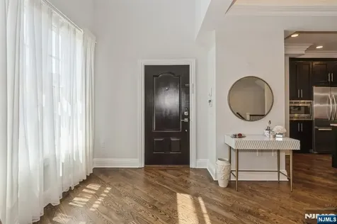 8 Marquis Court Edgewater NJ 07020