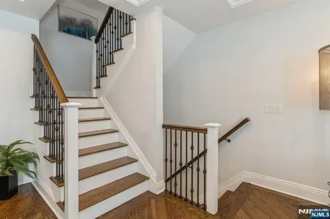 8 Marquis Court Edgewater NJ 07020