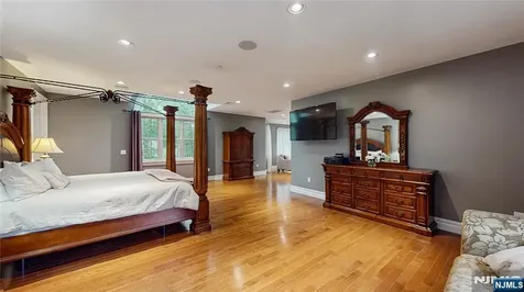 87 Skytop Drive Mahwah NJ 07430