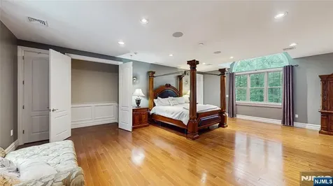 87 Skytop Drive Mahwah NJ 07430