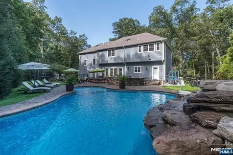 87 Skytop Drive Mahwah NJ 07430