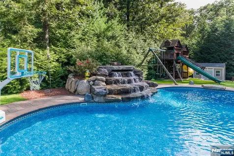 87 Skytop Drive Mahwah NJ 07430