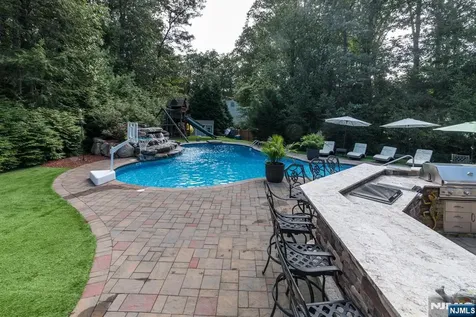 87 Skytop Drive Mahwah NJ 07430