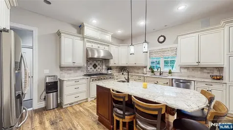 87 Skytop Drive Mahwah NJ 07430