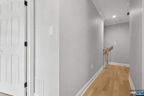 66 Lydia Guttenberg NJ 07093