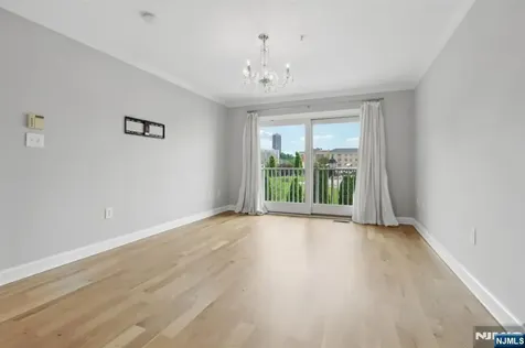 66 Lydia Guttenberg NJ 07093