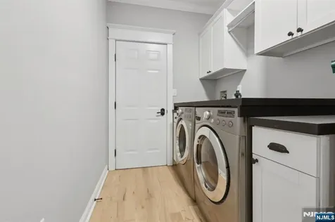 66 Lydia Guttenberg NJ 07093