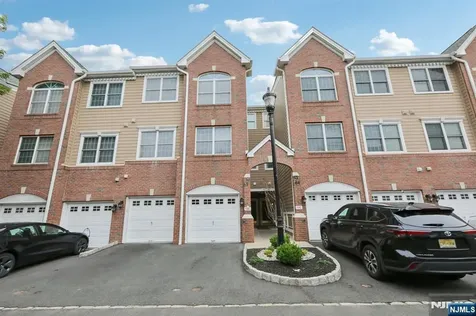 66 Lydia Guttenberg NJ 07093
