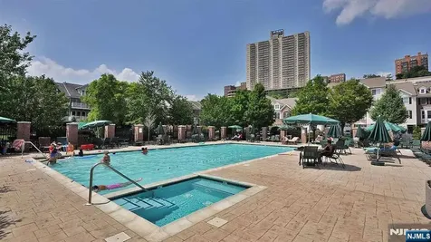 66 Lydia Guttenberg NJ 07093