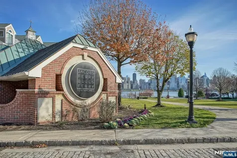 66 Lydia Guttenberg NJ 07093