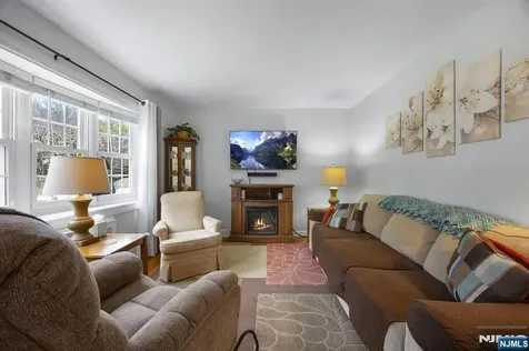 101 Pasadena Place Hawthorne NJ 07506