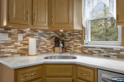 101 Pasadena Place Hawthorne NJ 07506