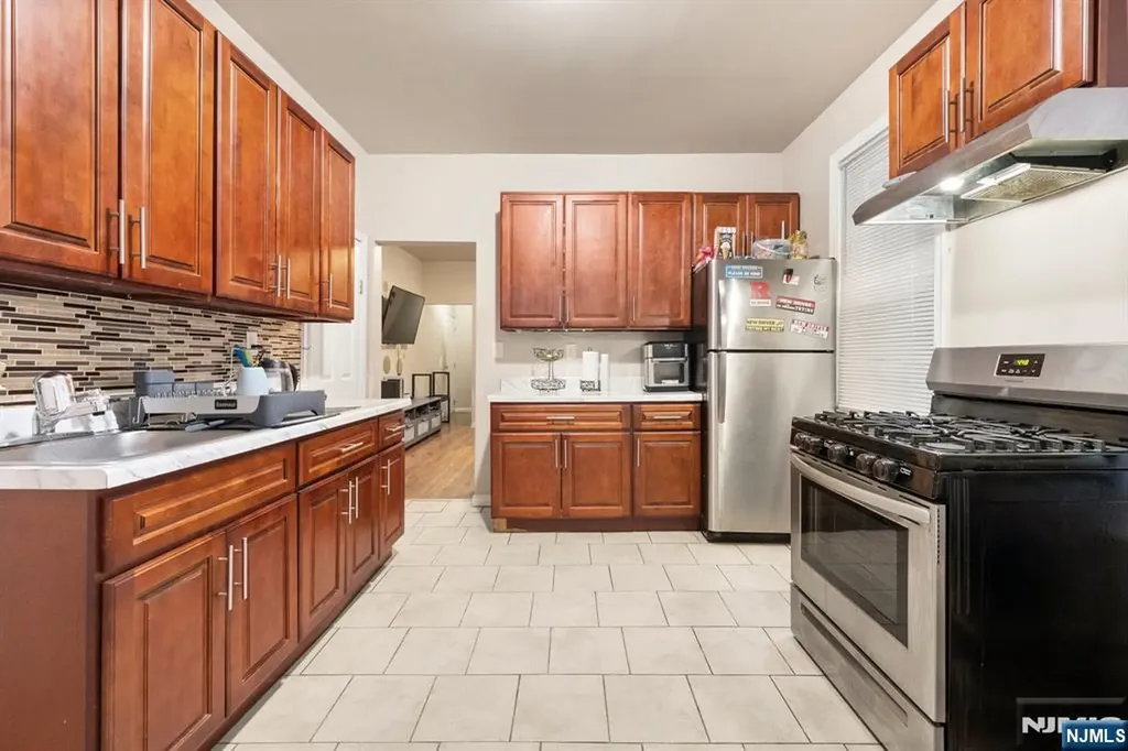 78 Willoughby Street Newark NJ 07112