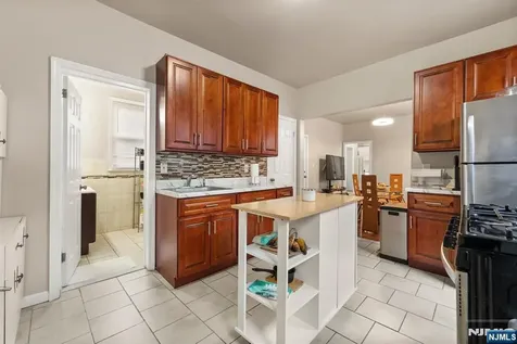 78 Willoughby Street Newark NJ 07112