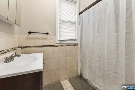78 Willoughby Street Newark NJ 07112