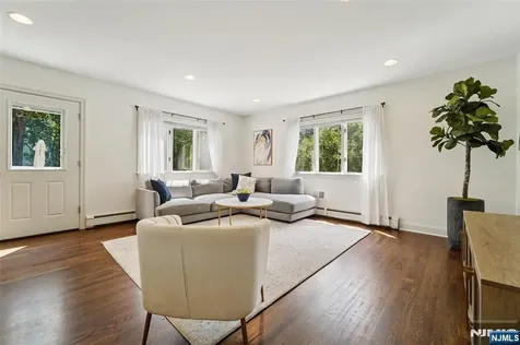 473 The Fenway River Edge NJ 07661