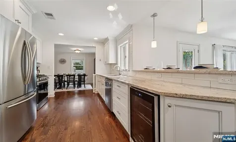 473 The Fenway River Edge NJ 07661