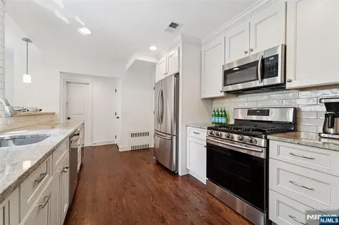 473 The Fenway River Edge NJ 07661
